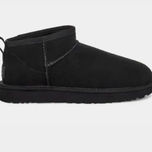 Classic ultra mini Ugg black size 9 new in box